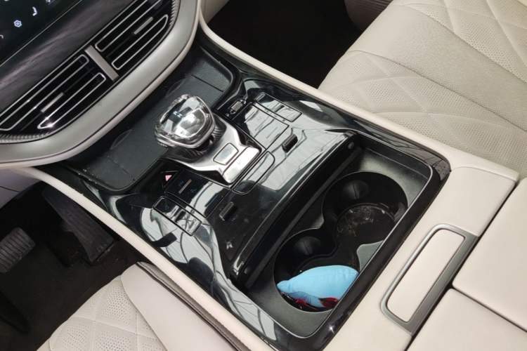 Used Denza D9 2024 DM-i 1050 Luxury Model Gear Lever