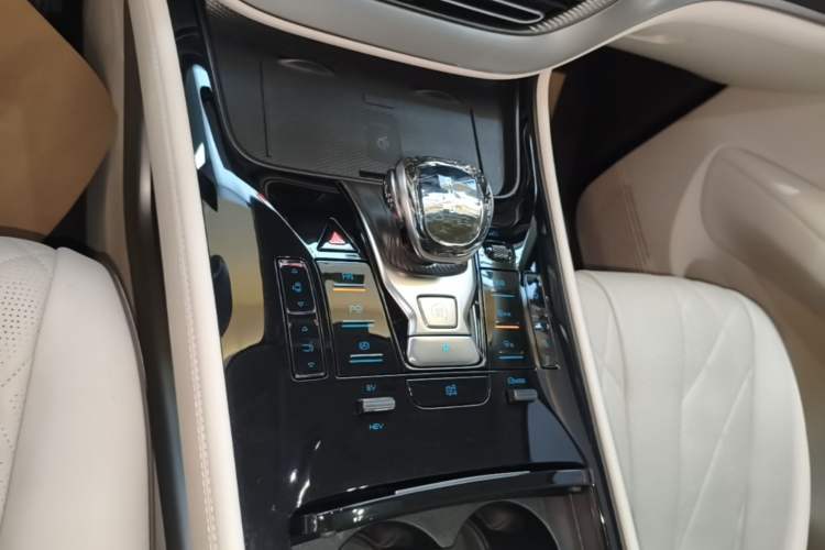Used Denza D9 2024 DM-i 980 Four-Wheel Drive Prestige Model Gear Lever