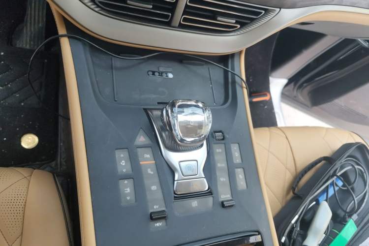 Used Denza D9 2024 DM-i 1050 Luxury Model Gear Lever
