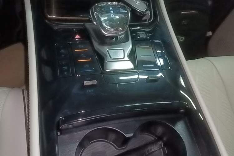 Used Denza D9 2024 DM-i 980 Four-Wheel Drive Prestige Model Gear Lever