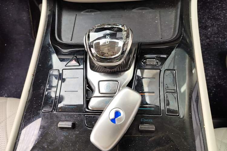 Used Denza D9 2024 DM-i 980 Four-Wheel Drive Flagship Model Gear Lever