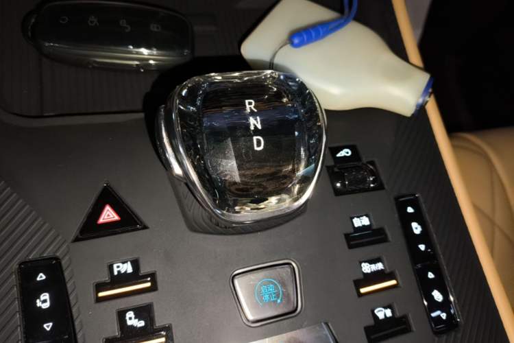 Used Denza D9 2024 DM-i 980 Four-Wheel Drive Prestige Model Gear Lever