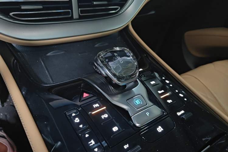 Used Denza D9 2024 DM-i 980 Four-Wheel Drive Flagship Model Gear Lever