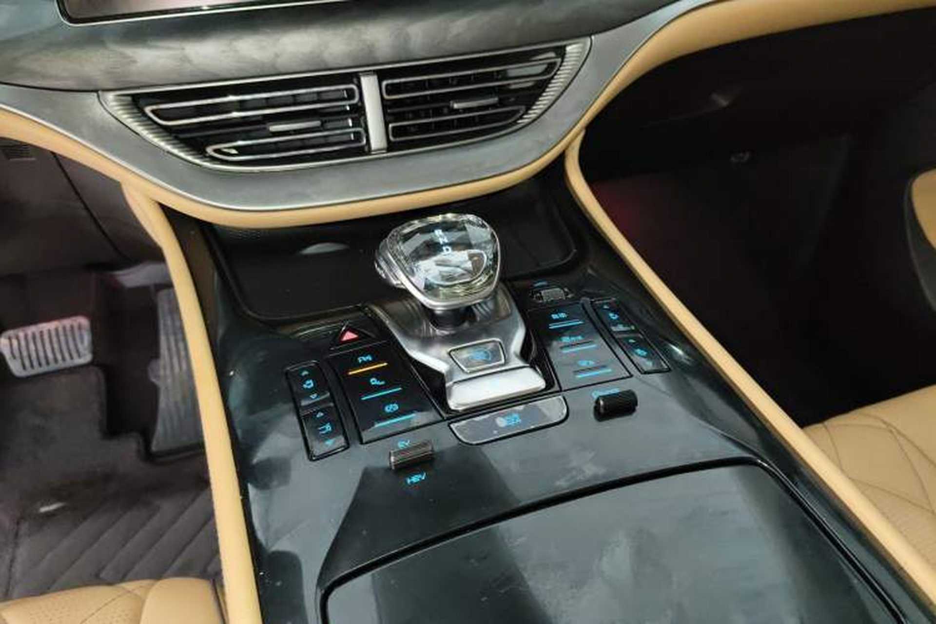 Used Denza D9 2024 DM-i 1050 Luxury Model Gear Lever