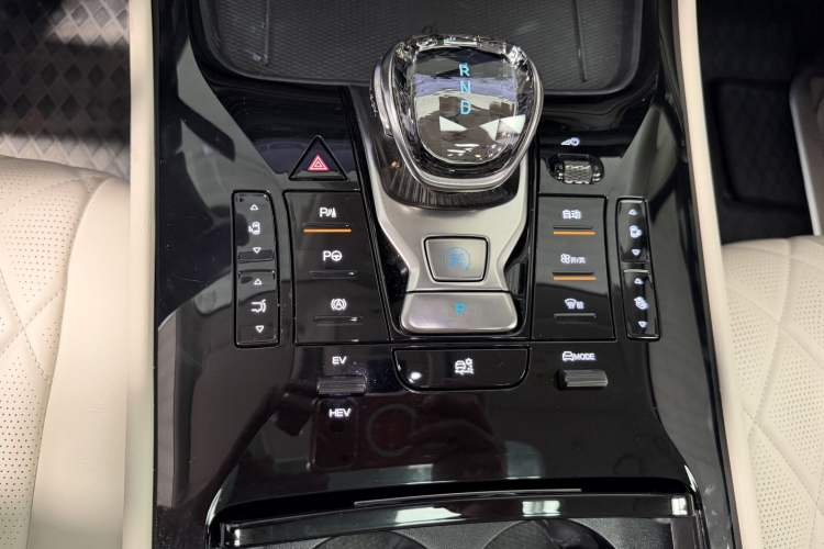 Used Denza D9 2024 DM-i 980 Four-Wheel Drive Flagship Model Gear Lever