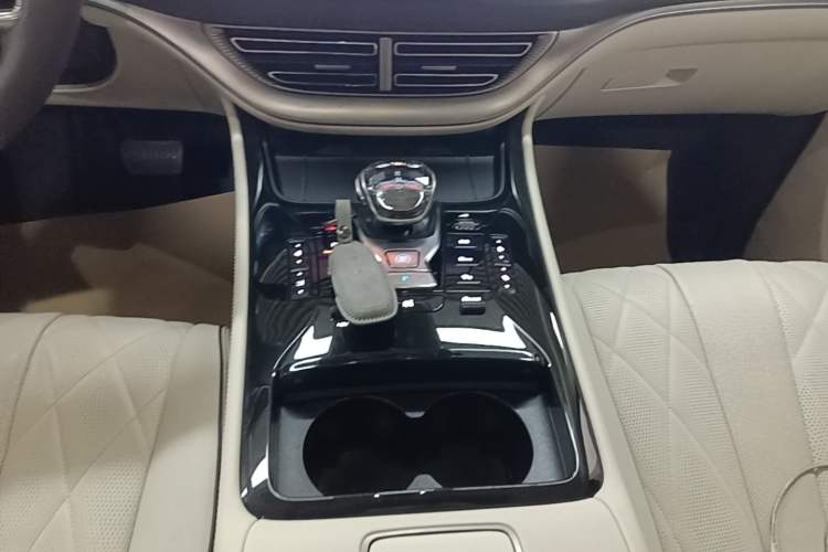 Used Denza D9 2024 DM-i 980 Four-Wheel Drive Flagship Model Gear Lever