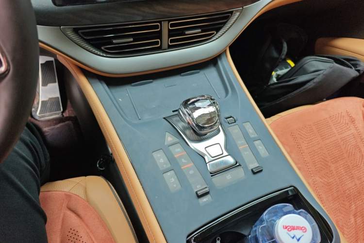 Used Denza D9 2024 DM-i 1050 Luxury Model Gear Lever