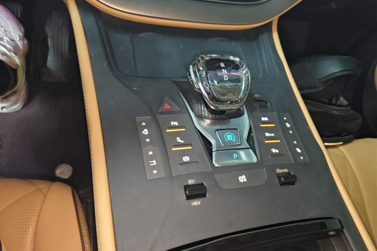 Used Denza D9 2024 DM-i 980 Four-Wheel Drive Prestige Model Gear Lever