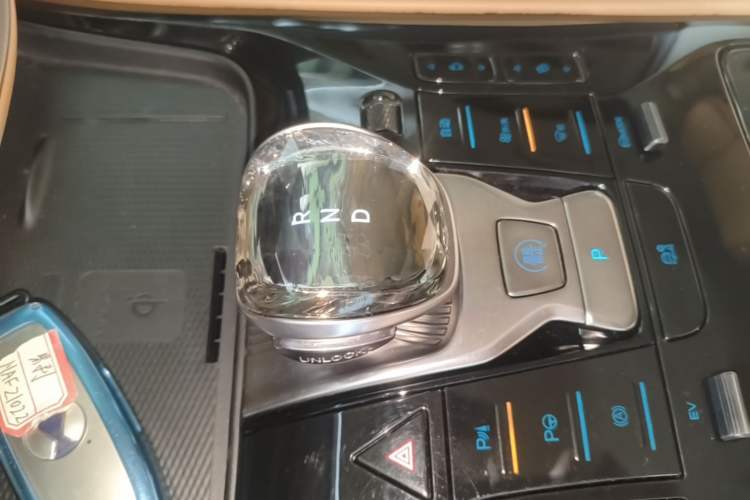 Used Denza D9 2024 DM-i 980 Four-Wheel Drive Flagship Model Gear Lever