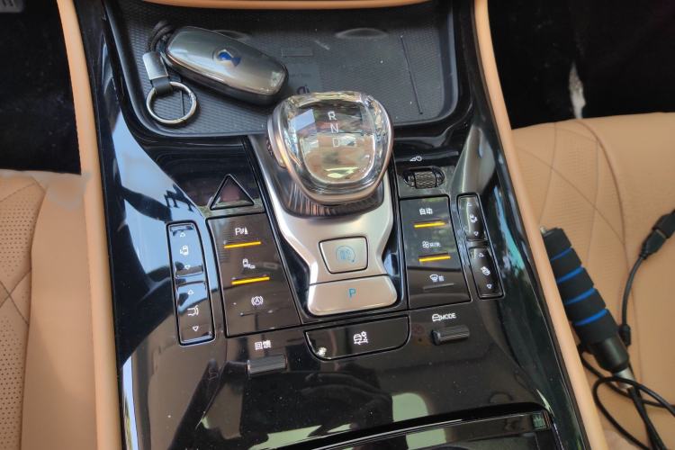 Used Denza D9 2024 EV 620 Premium Model Gear Lever