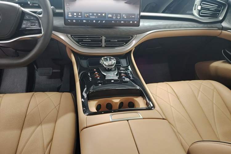 Used Denza D9 2024 DM-i 1050 Luxury Model Gear Lever