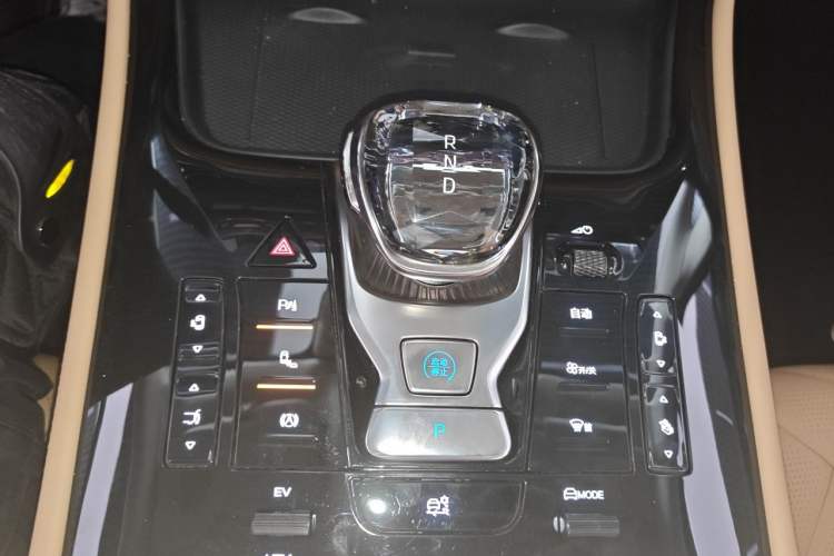 Used Denza D9 2024 DM-i 980 Four-Wheel Drive Prestige Model Gear Lever