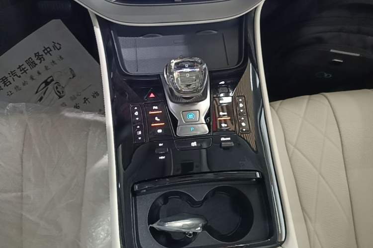 Used Denza D9 2024 DM-i 980 Four-Wheel Drive Prestige Model Gear Lever