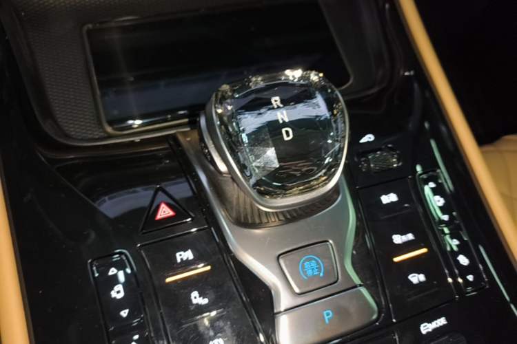 Used Denza D9 2024 DM-i 1050 Luxury Model Gear Lever