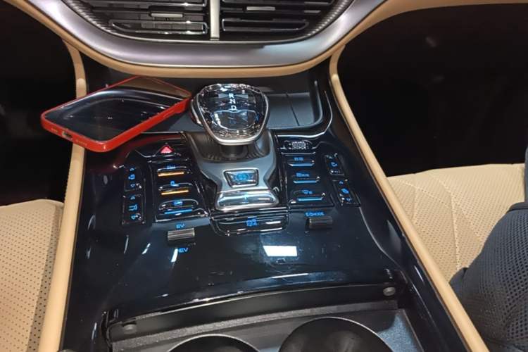 Used Denza D9 2024 DM-i 980 Four-Wheel Drive Prestige Model Gear Lever