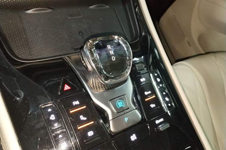 Used Denza D9 2024 DM-i 980 Four-Wheel Drive Prestige Model Gear Lever