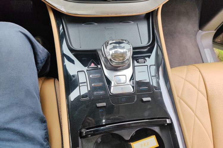 Used Denza D9 2024 DM-i 1050 Luxury Model Gear Lever
