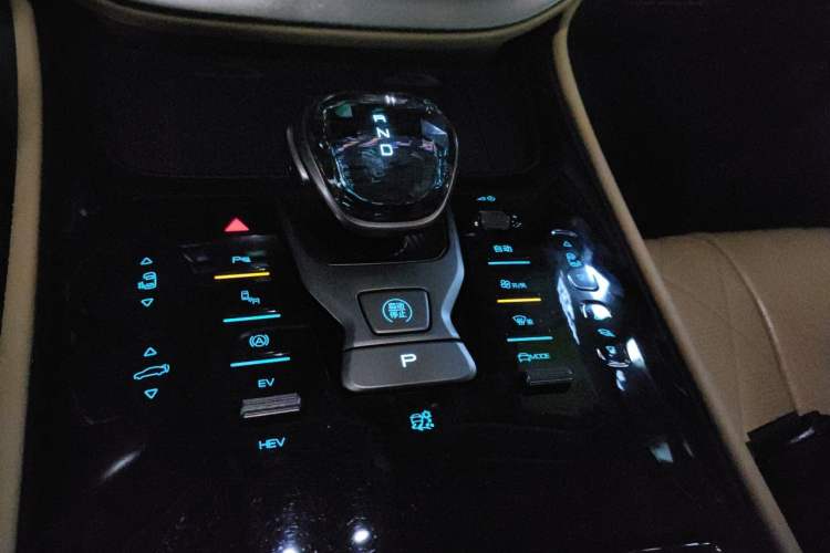 Used Denza D9 2024 DM-i 980 Four-Wheel Drive Prestige Model Gear Lever