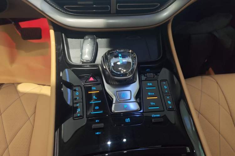 Used Denza D9 2024 DM-i 1050 Luxury Model Gear Lever