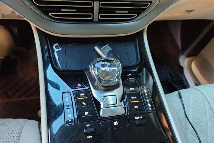 Used Denza D9 2024 DM-i 980 Four-Wheel Drive Prestige Model Gear Lever