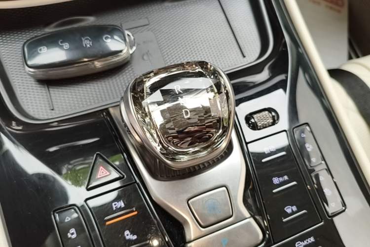 Used Denza D9 2024 DM-i 980 Four-Wheel Drive Prestige Model Gear Lever