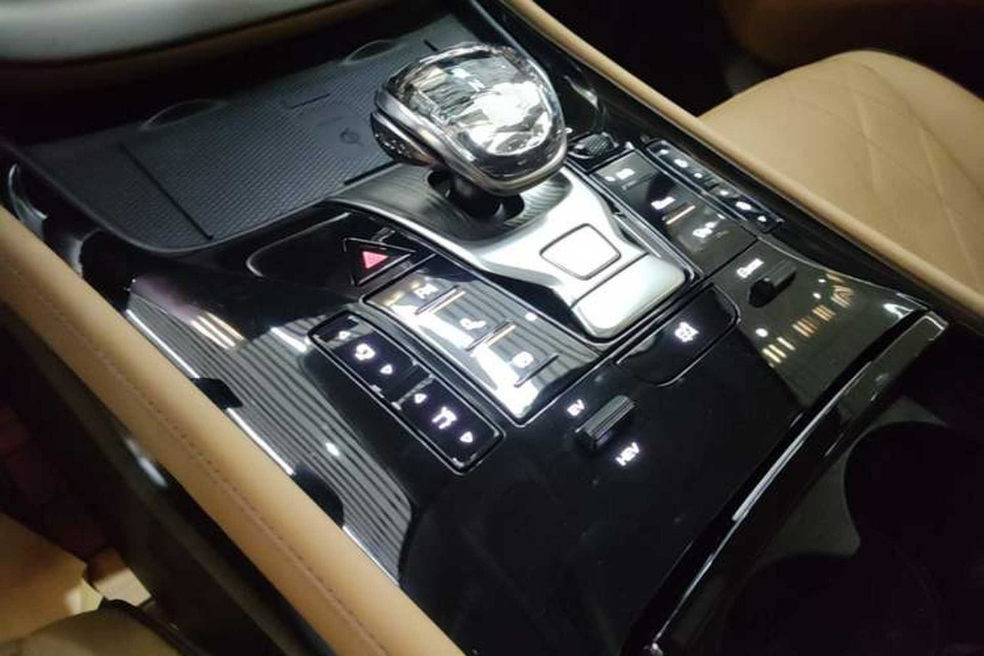 Used Denza D9 2024 DM-i 1050 Luxury Model Gear Lever