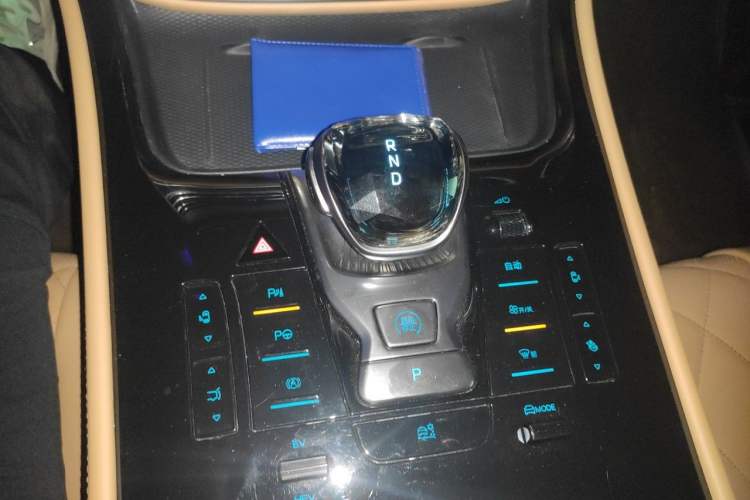 Used Denza D9 2024 DM-i 980 Four-Wheel Drive Flagship Model Gear Lever