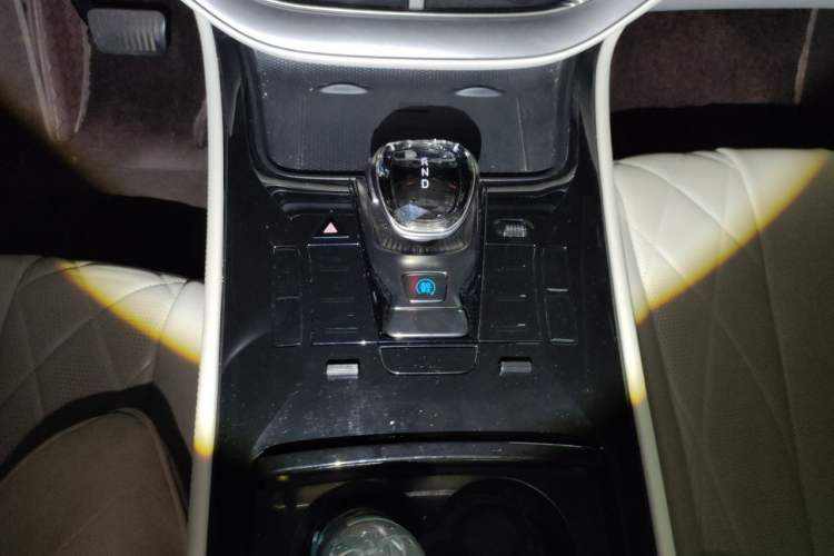 Used Denza D9 2024 DM-i 980 Four-Wheel Drive Prestige Model Gear Lever