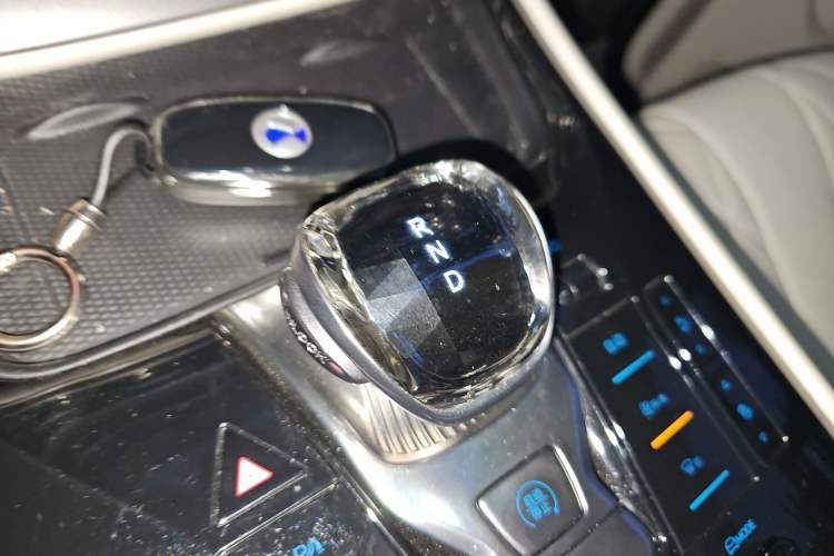 Used Denza D9 2024 DM-i 1050 Luxury Model Gear Lever