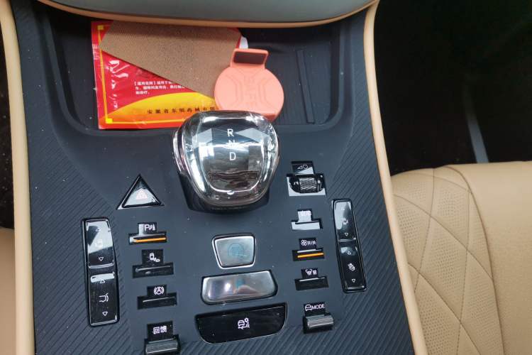 Used Denza D9 2024 EV 620 Premium Model Gear Lever