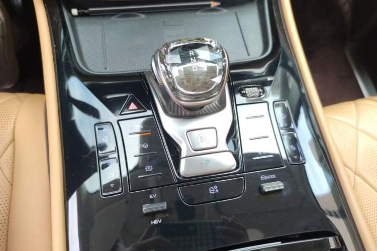 Used Denza D9 2024 DM-i 980 Four-Wheel Drive Flagship Model Gear Lever