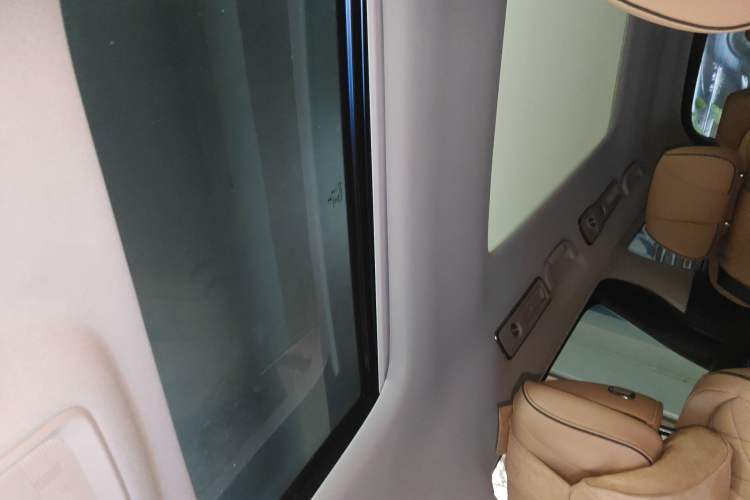Used Denza D9 2024 DM-i 980 Four-Wheel Drive Prestige Model Headliner