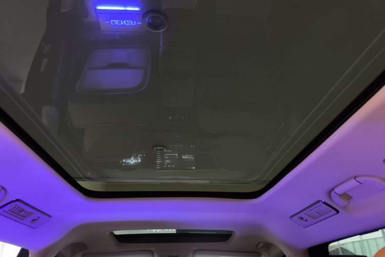 Used Denza D9 2024 DM-i 980 Four-Wheel Drive Prestige Model Headliner
