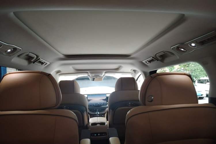 Used Denza D9 2024 DM-i 1050 Luxury Model Headliner