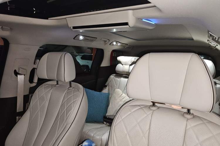 Used Denza D9 2024 DM-i 1050 Luxury Model Headliner