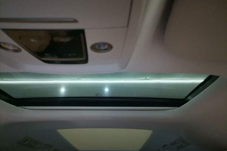 Used Denza D9 2024 DM-i 980 Four-Wheel Drive Prestige Model Headliner