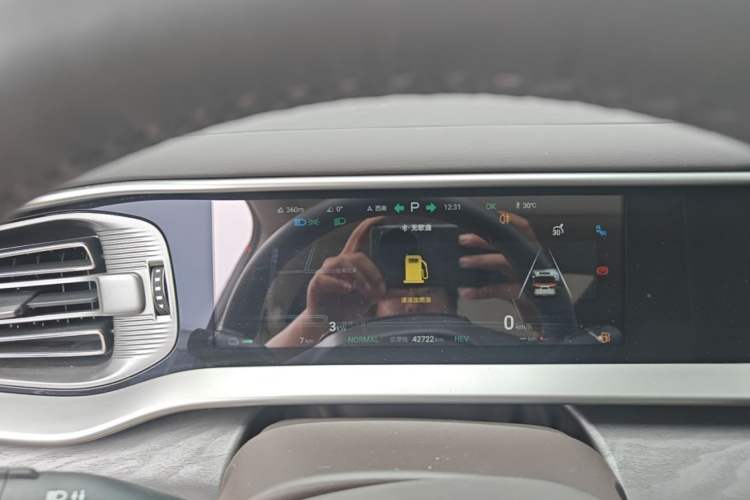 Used Denza D9 2024 DM-i 970 Luxury Model Instrument Cluster