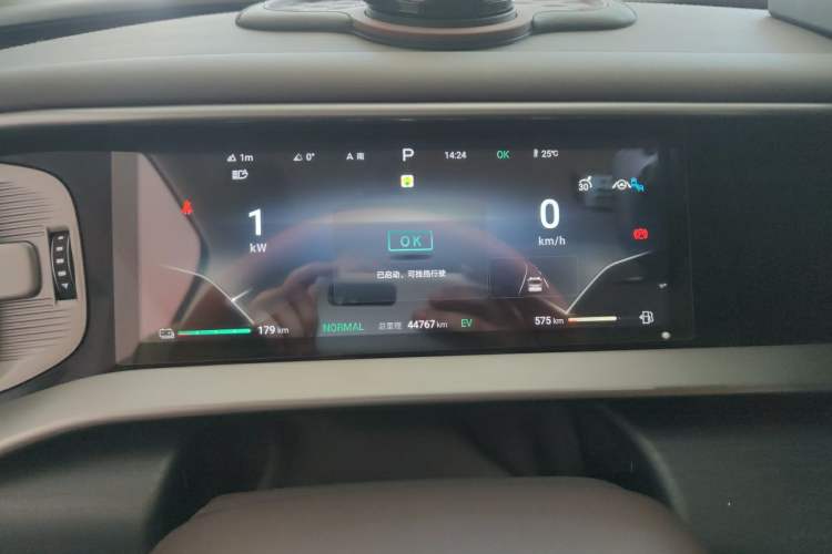 Used Denza D9 2024 DM-i 980 Four-Wheel Drive Prestige Model Instrument Cluster