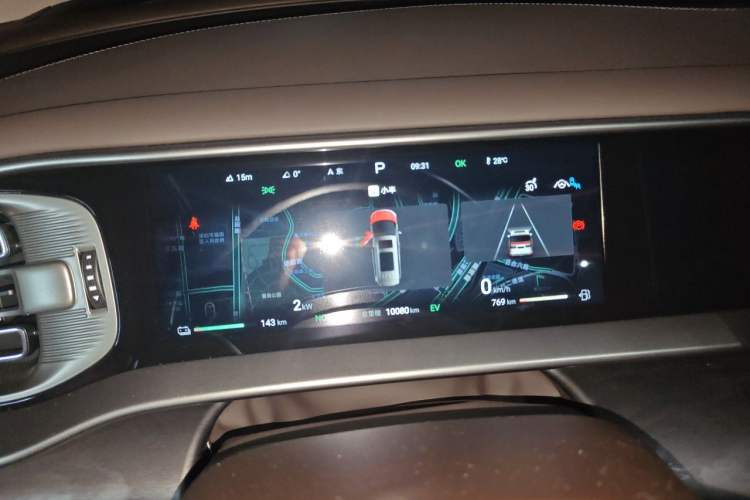 Used Denza D9 2024 DM-i 1050 Luxury Model Instrument Cluster