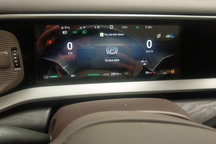 Used Denza D9 2024 DM-i 980 Four-Wheel Drive Prestige Model Instrument Cluster