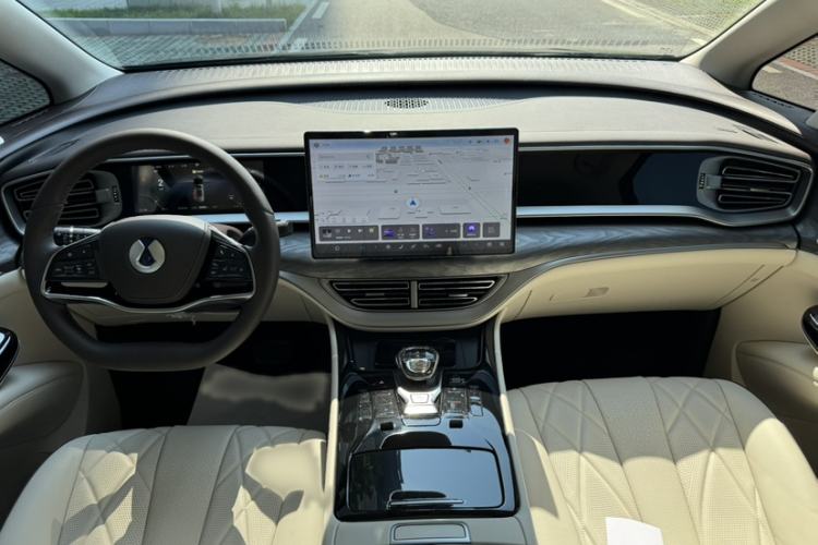 Used Denza D9 2024 DM-i 970 Luxury Model Interior 1
