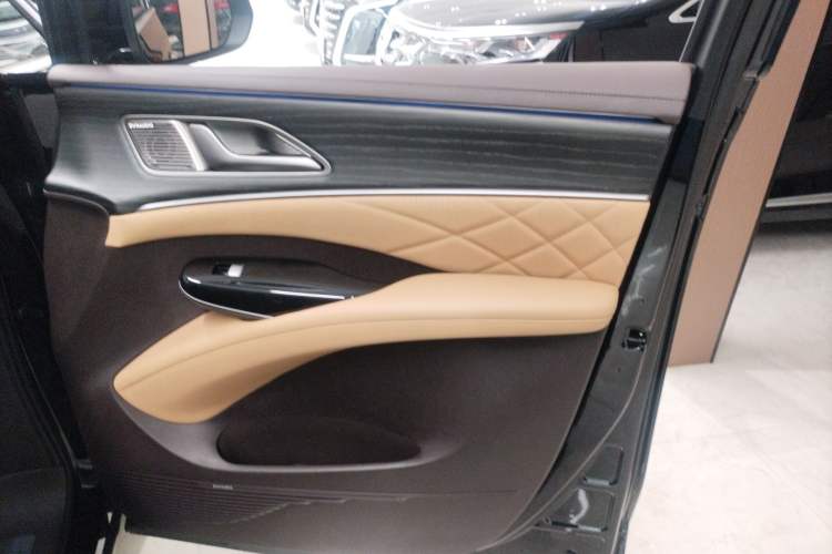Used Denza D9 2024 DM-i 980 Four-Wheel Drive Prestige Model Interior 1