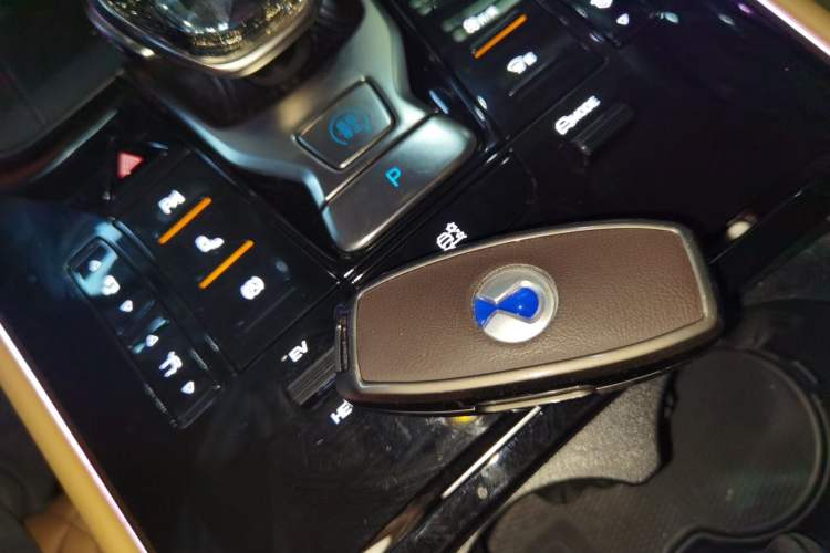 Used Denza D9 2024 DM-i 970 Luxury Model Interior 1