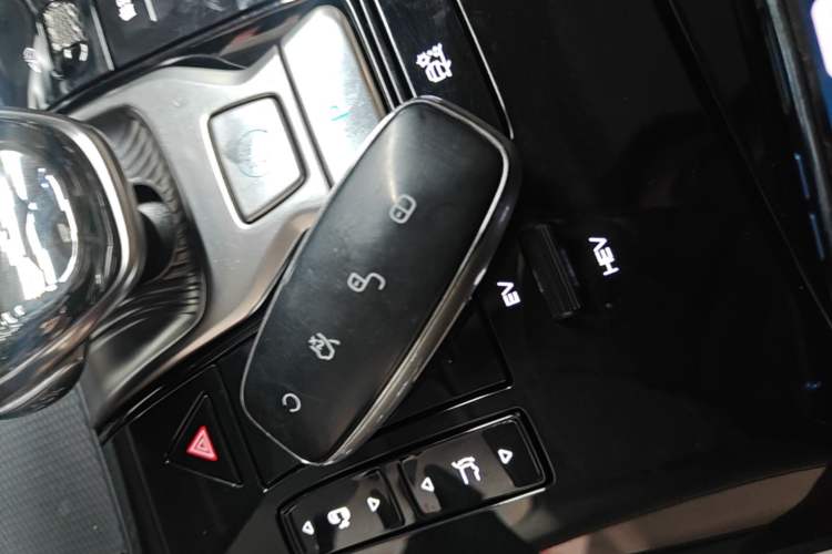 Used Denza D9 2024 DM-i 1050 Luxury Model Interior 1