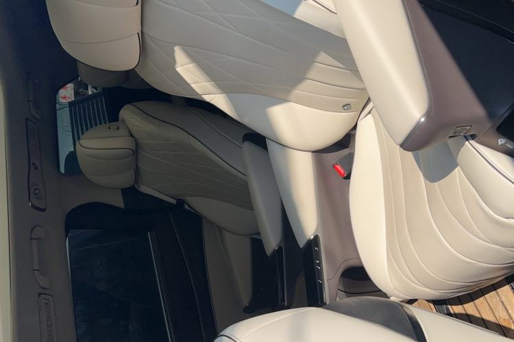 Used Denza D9 2024 DM-i 980 Four-Wheel Drive Prestige Model Interior 1