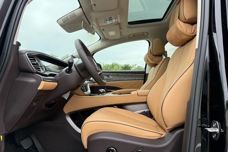 Used Denza D9 2024 EV 620 Premium Model Interior 1