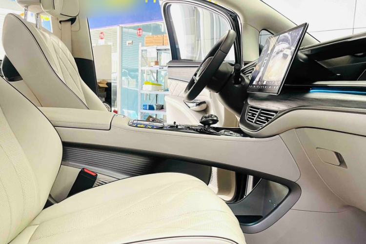 Used Denza D9 2024 DM-i 980 Four-Wheel Drive Prestige Model Interior 1