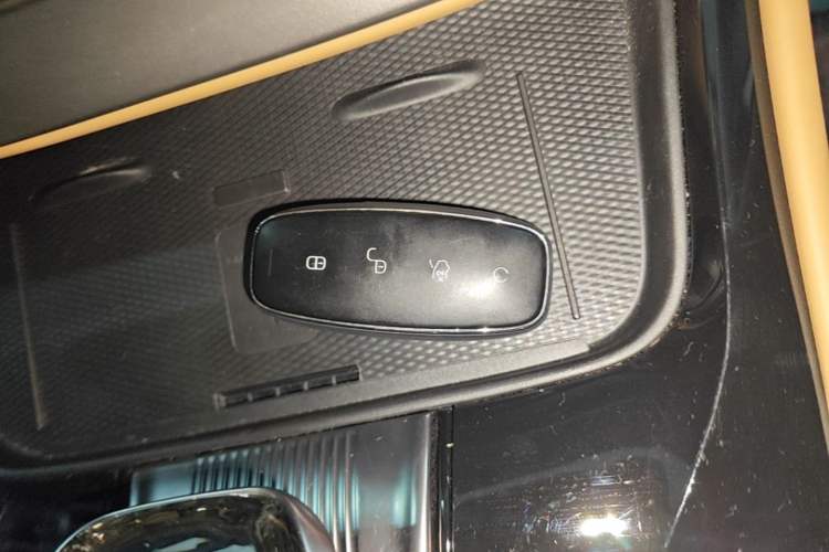 Used Denza D9 2024 DM-i 980 Four-Wheel Drive Prestige Model Interior 1