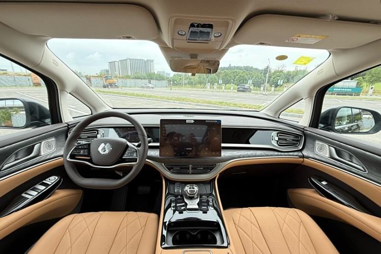 Used Denza D9 2024 EV 620 Premium Model Interior 10