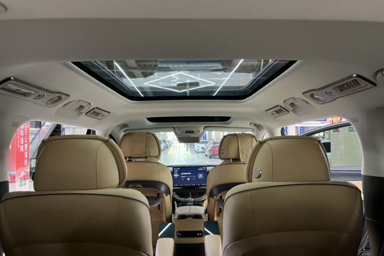 Used Denza D9 2024 DM-i 980 Four-Wheel Drive Prestige Model Interior 13